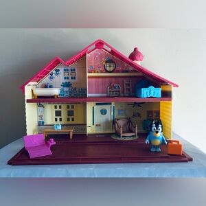 Bluey's Celebration Home, Celebrate Bluey's Birthday w/ 9 Additional Play Pieces